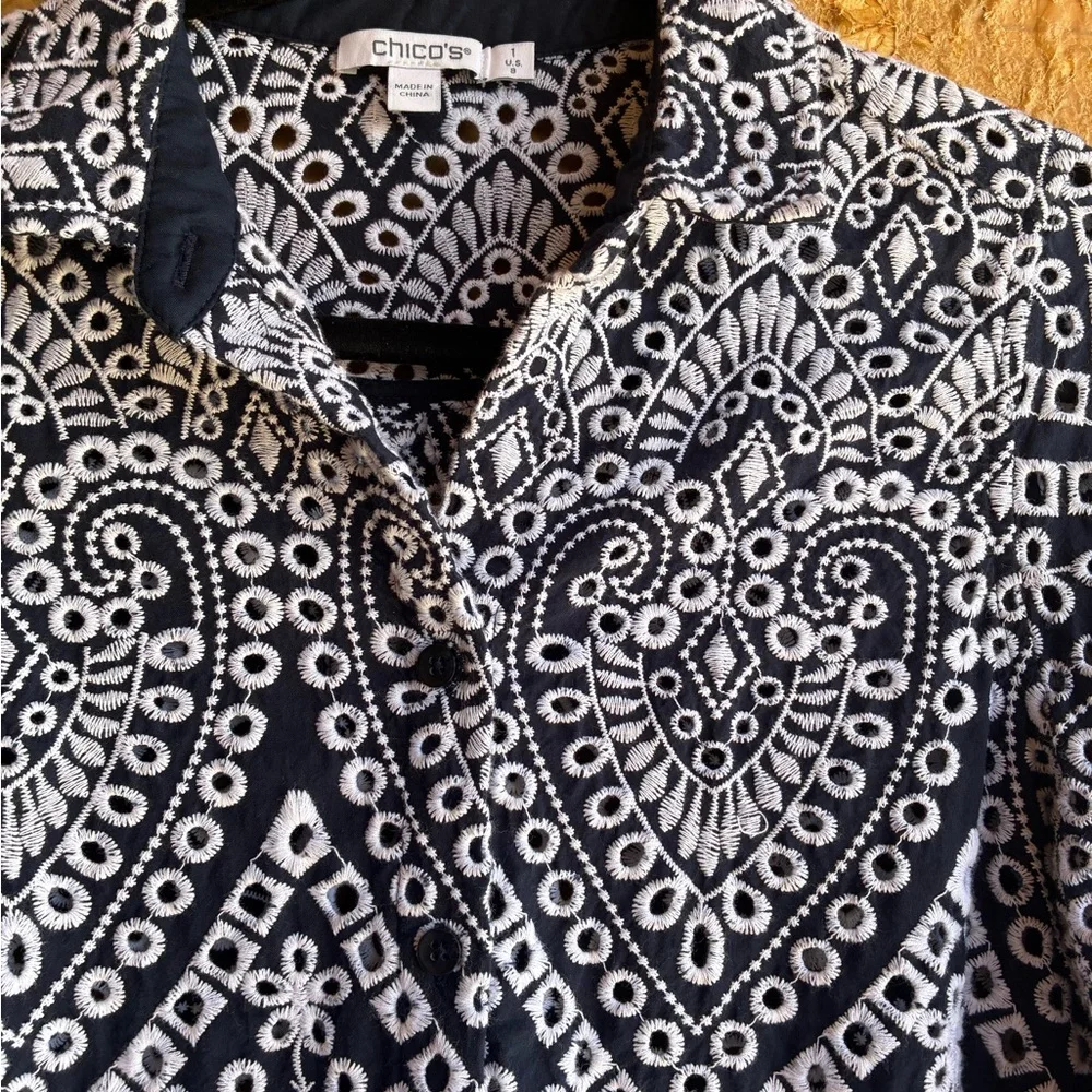 Chico's Eyelet Billow Button Down Long Sleeve Shirt
Size 8 - Picture 5 of 10